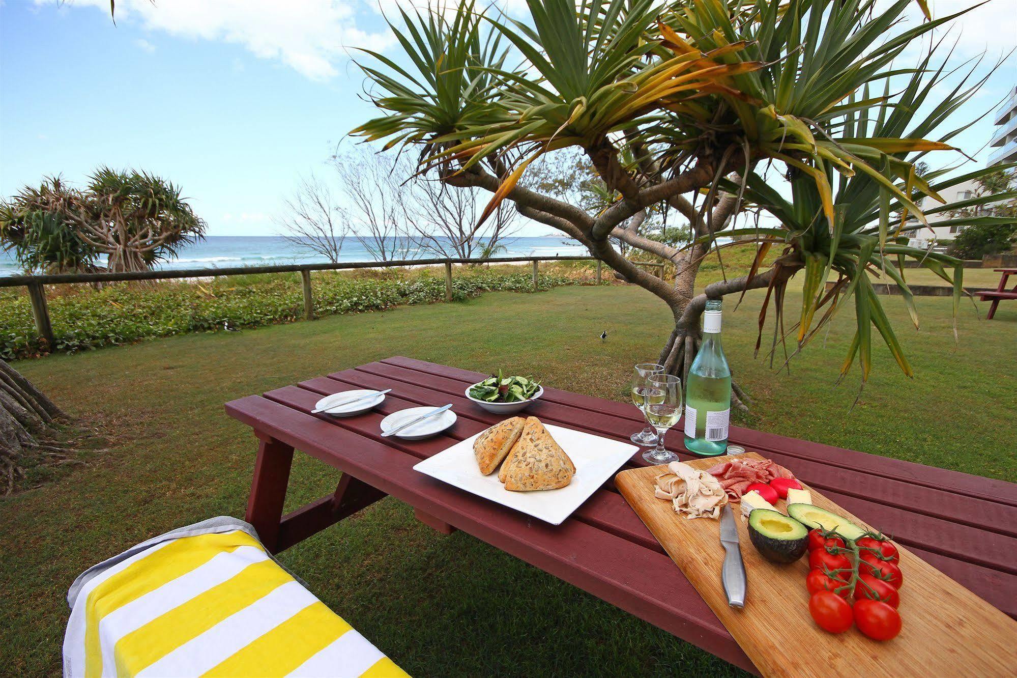 San Simeon Beachfront Apartments Tugun Gold Coast Extérieur photo